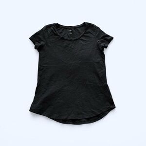 Black cotton crew neck tee shirt